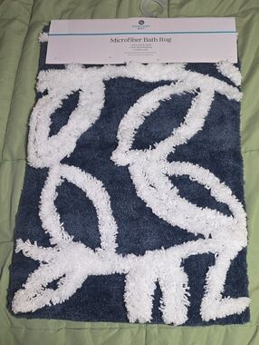 Comfort Bay Navy and White Microfiber Bath Rug with Leaf Pattern